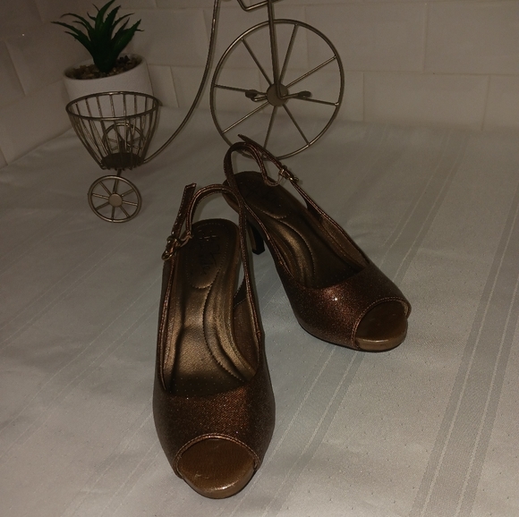 LifeStride Metallic Gold Colored Heels. Size 6M More like Copper colored - Picture 1 of 9